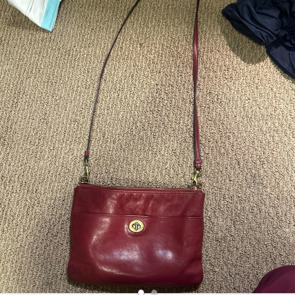 Elegant Burgundy Leather Crossbody Bag